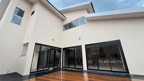 Sobrado em Rio Verde - Residencial Interlagos