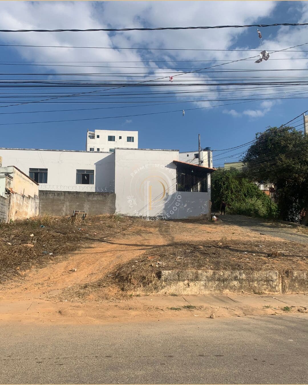 Lote em uma região já consolidada e valorizada da cidade de Lavras.
