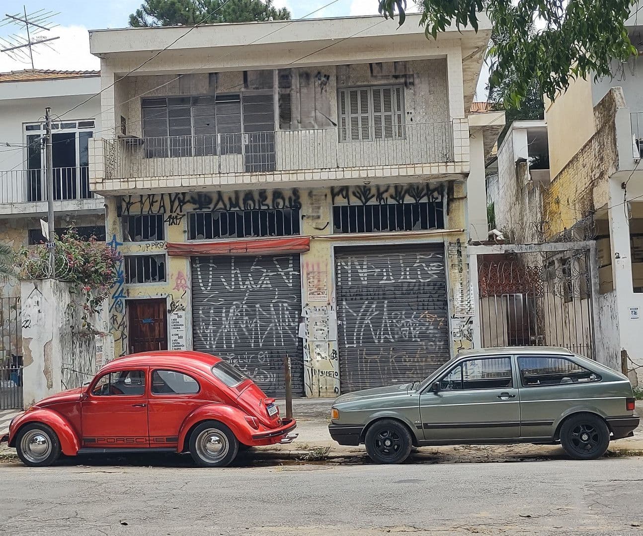Terreno de 426m² ( 10m de Frente) com edificação, Vila Gomes perto da Praça Elis Regina - Av. Corifeu - USP