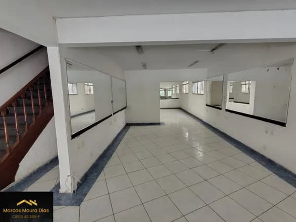 Sobrado com 270 m² construídos em terreno de 183m² ( frente 6.60m) no Jardim Paulista