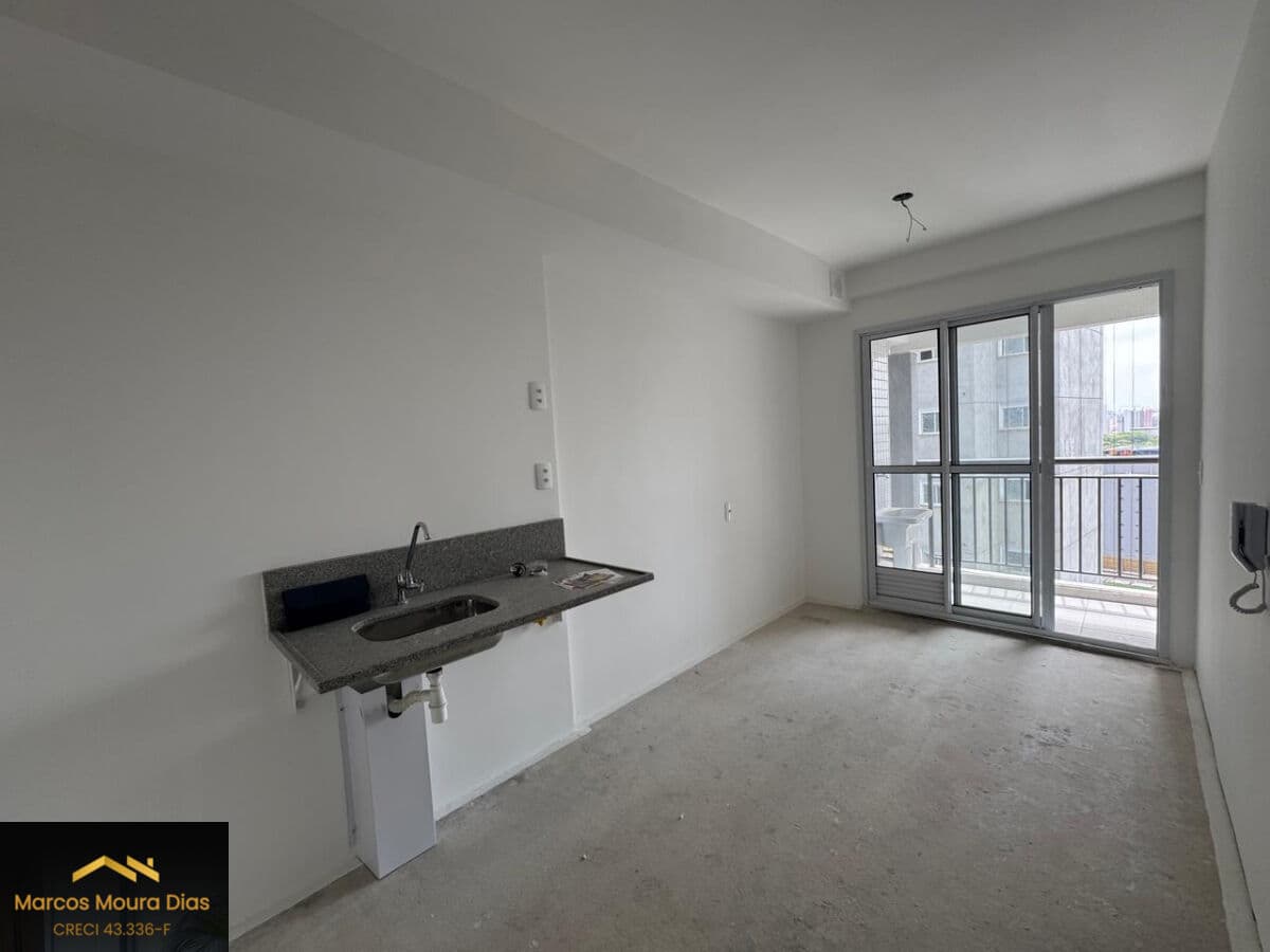 Apartamento com Sacada, 2 Dormitórios e 1 Vaga