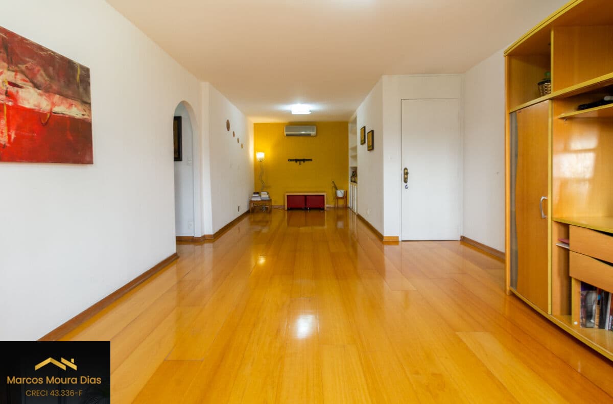 Apartamento 141 m²com 3 dormitórios (1 suíte) , 1 Vaga de garagem, Sumaré. Edifício com Gerador