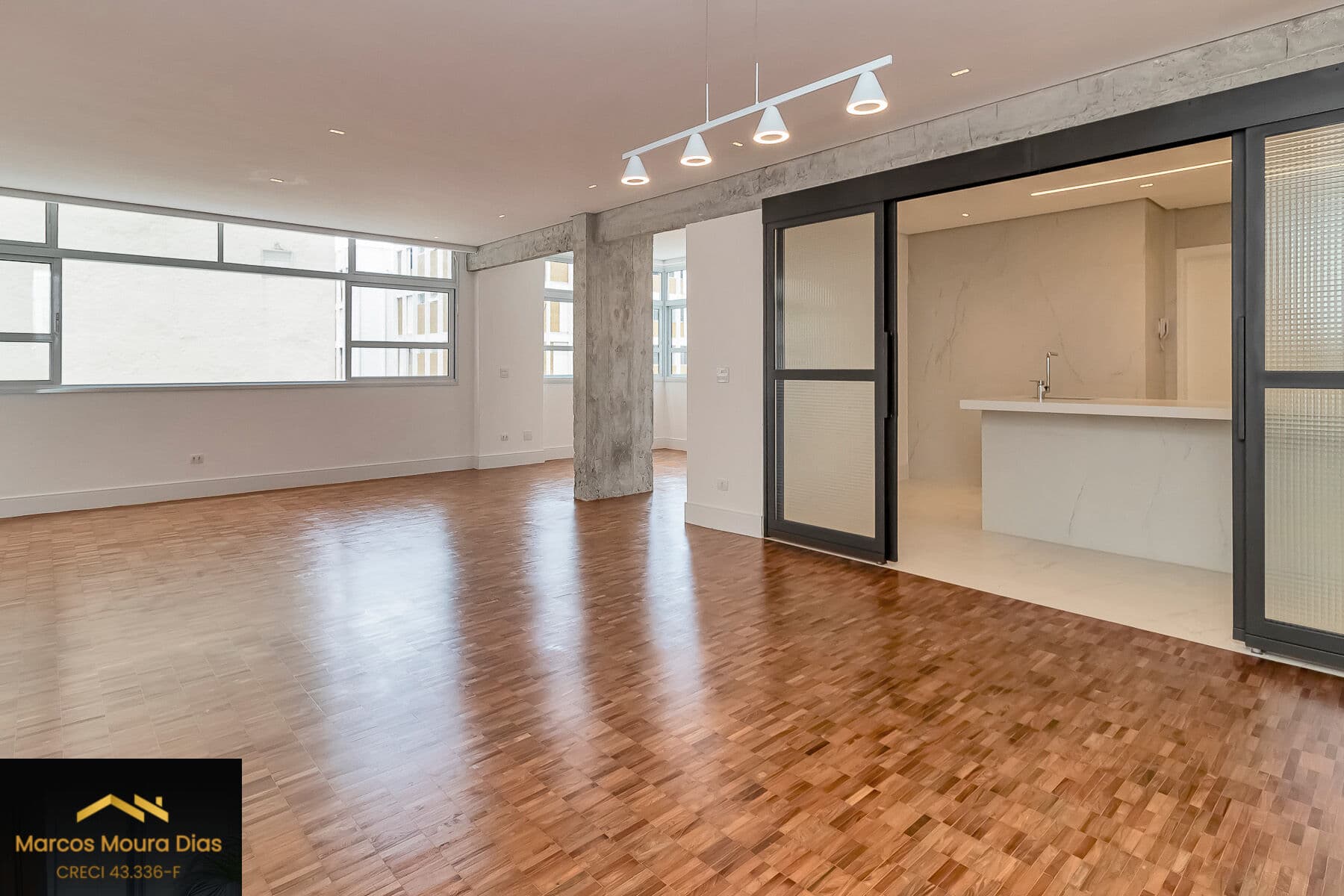 Apartamento 3 suítes, 2 vagas, 213,50 m2, reformadíssimo em Cerqueira Cesar