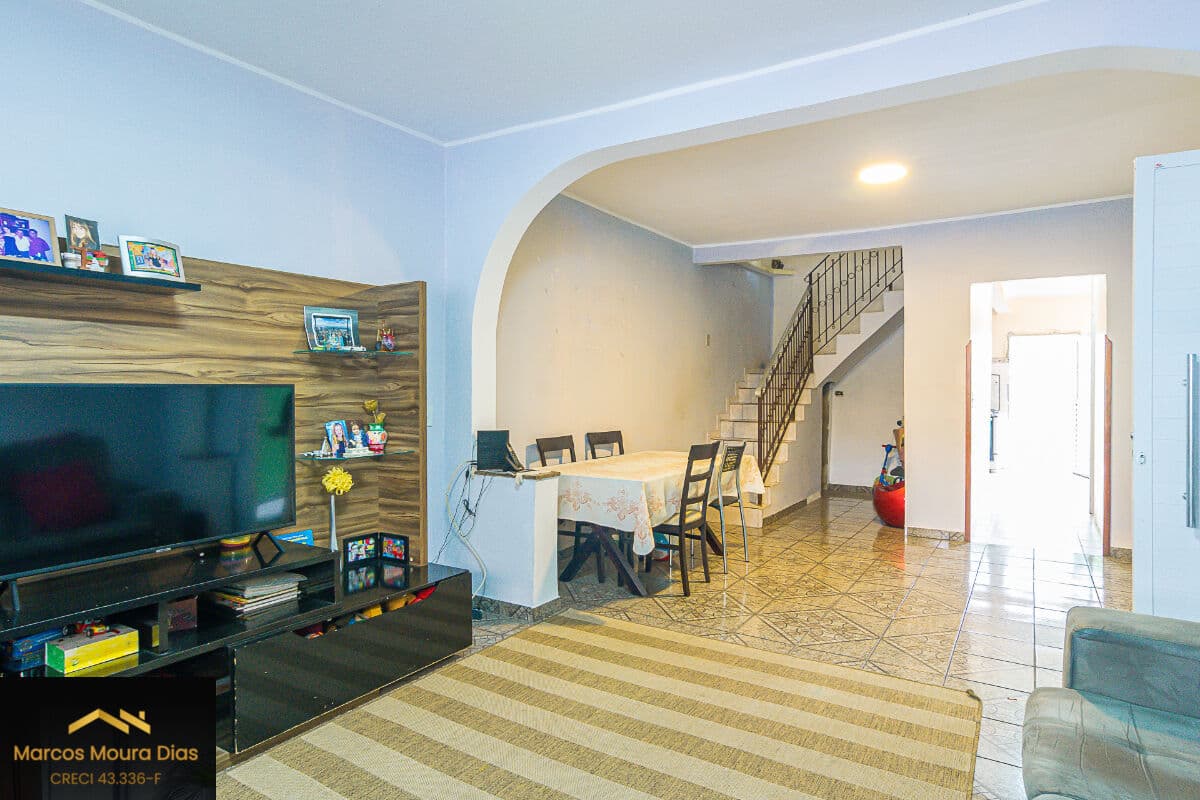 Casa Sobrado na Vila Dalva com 4 Dormitórios e 2 Vagas de Garagem, Oportunidade