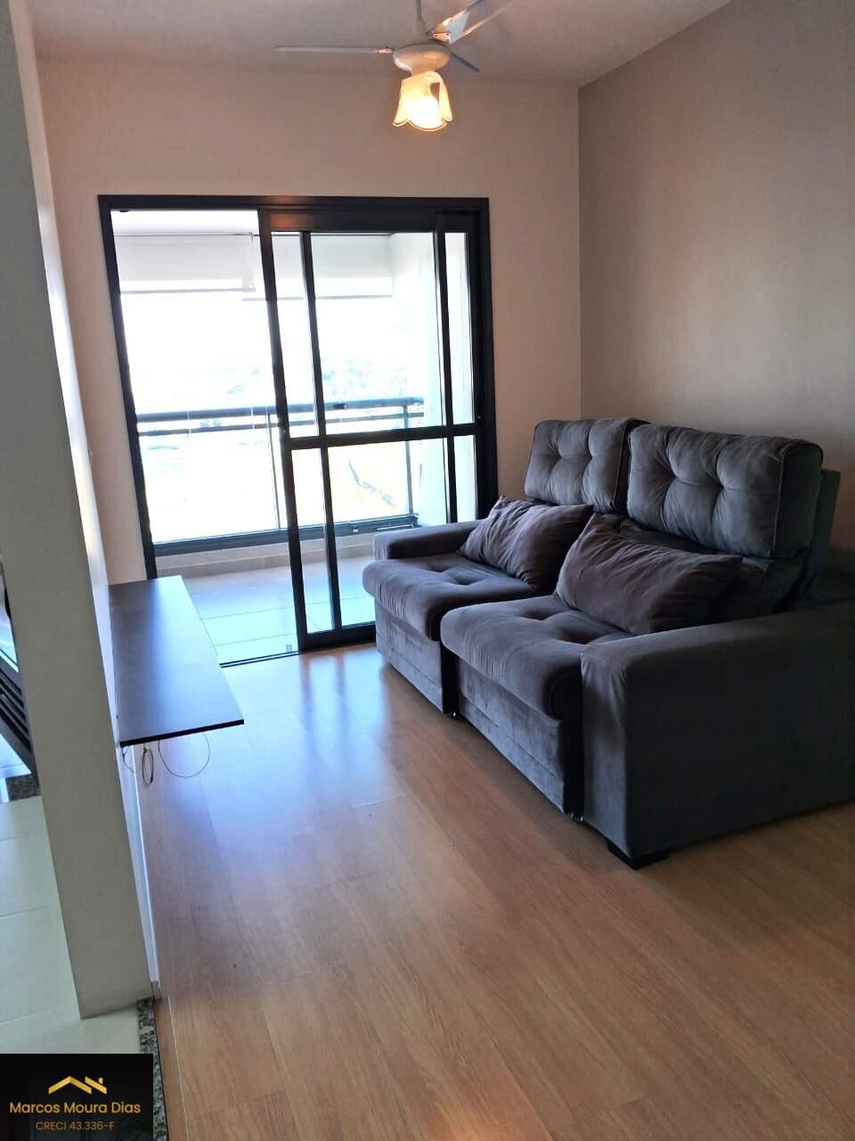 Apartamento Via Leopoldina, sala com Varanda, 2 Dormitórios( 1 suíte), 1 Vaga, Prédio com Lazer, Portaria 24 hs