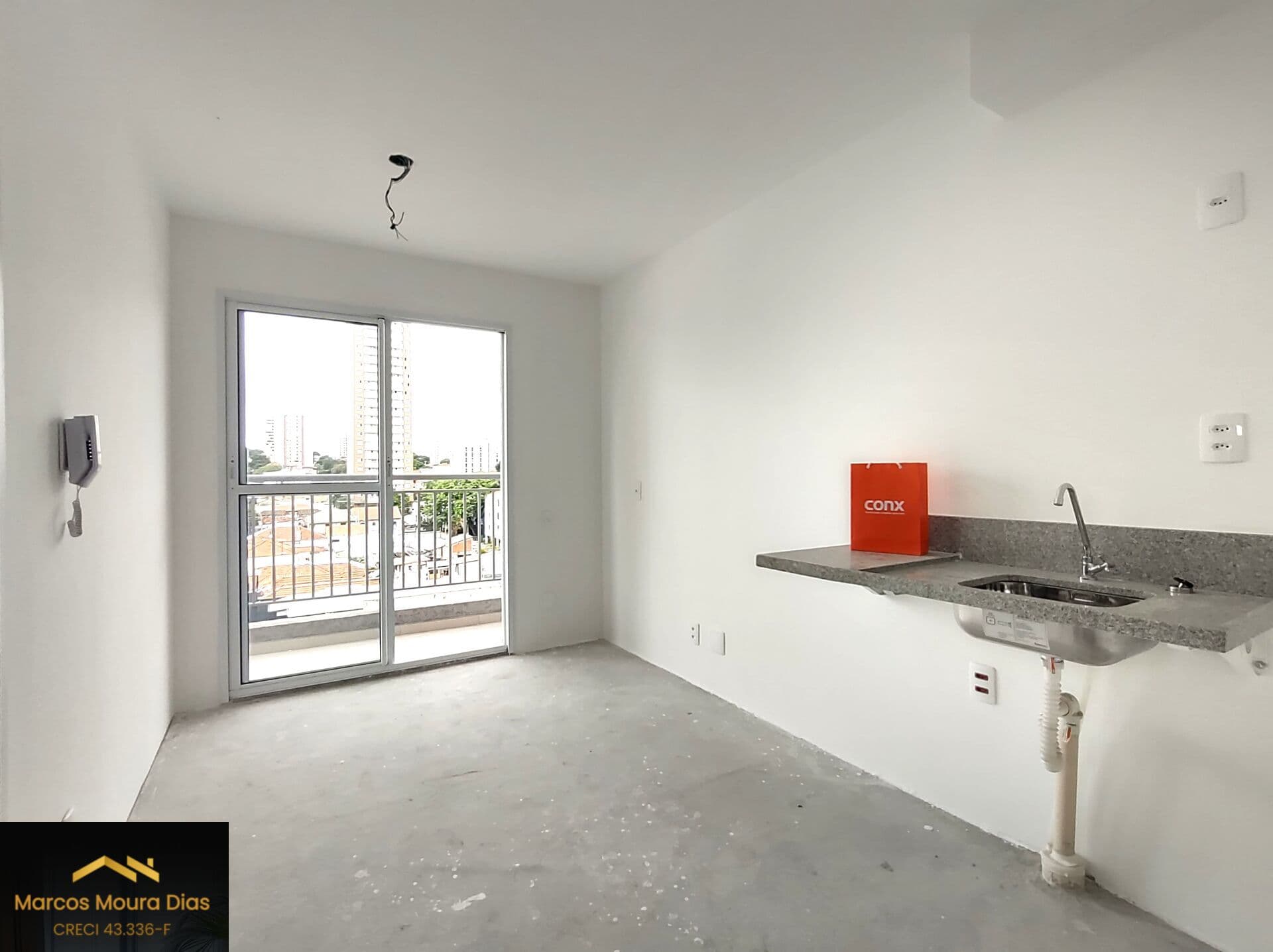 Apartamento ( Studio) com 1 Dormitório na Vila Romana, Novo, Vista Livre. Banheiro com Janela