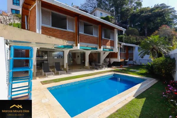 Casa no Sumaré com 3 Dormitórios ( 1 suíte), 359m² com Piscina, Elevador, Churrasqueira e 6 Vagas de Garagem