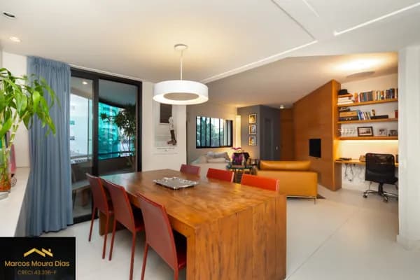 apartamento de 120m² com 3 dormitórios, sendo 1 suíte, sala para dois ambientes e 2 vagas. Edifício com Lazer e Portaria 24 hs