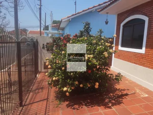 Casa com edicula excelente localização
