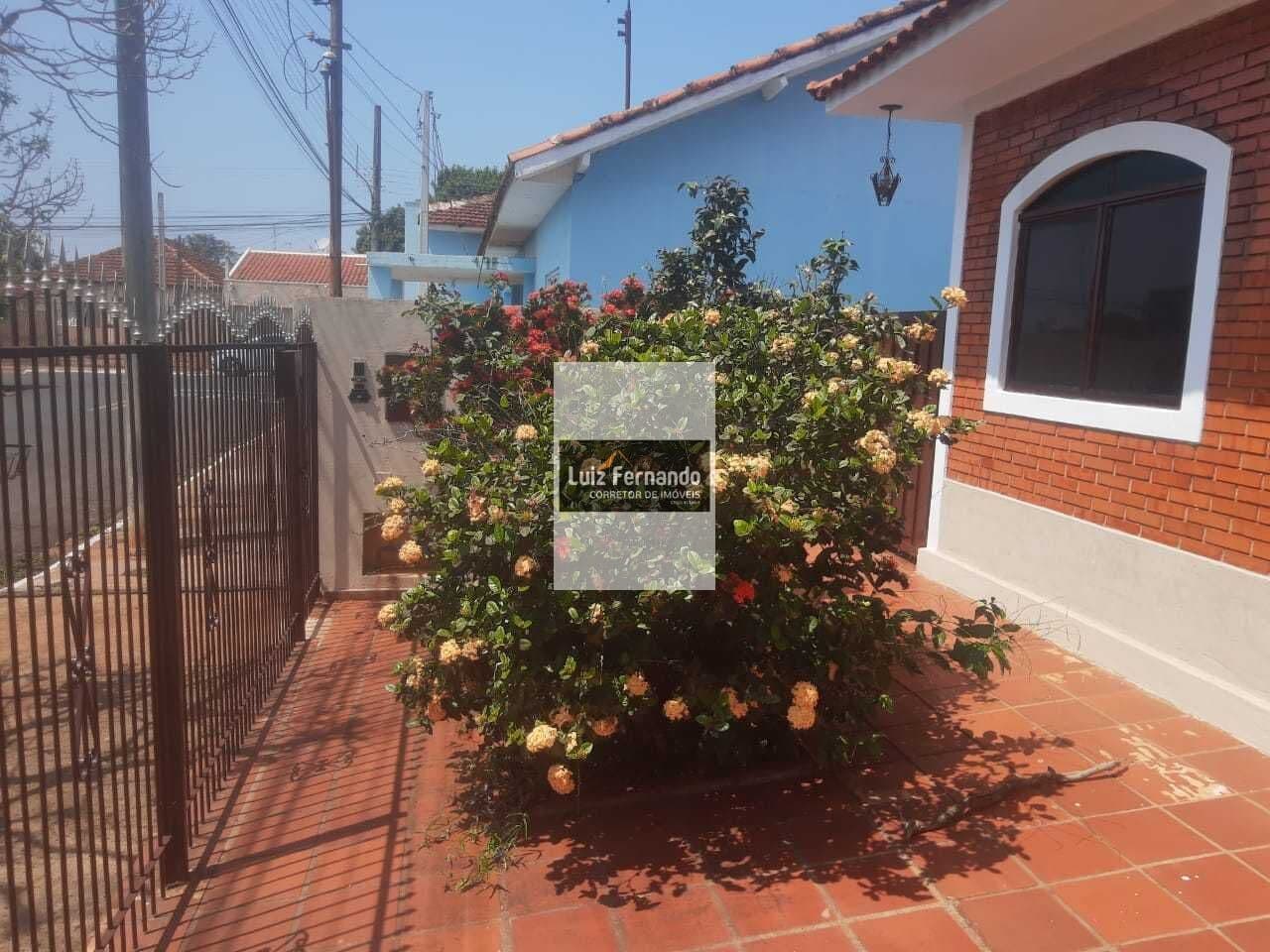 Casa com edicula excelente localização