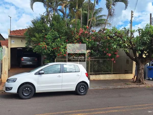 Casa 3 dormitórios + 3 salões comerciais