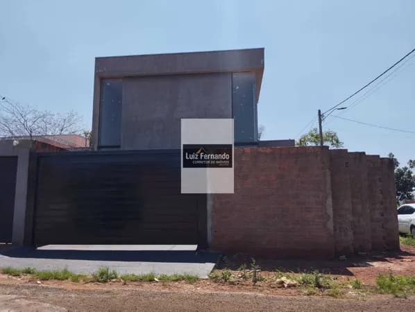 Casa Padrão com estrutura para piso superior !!!