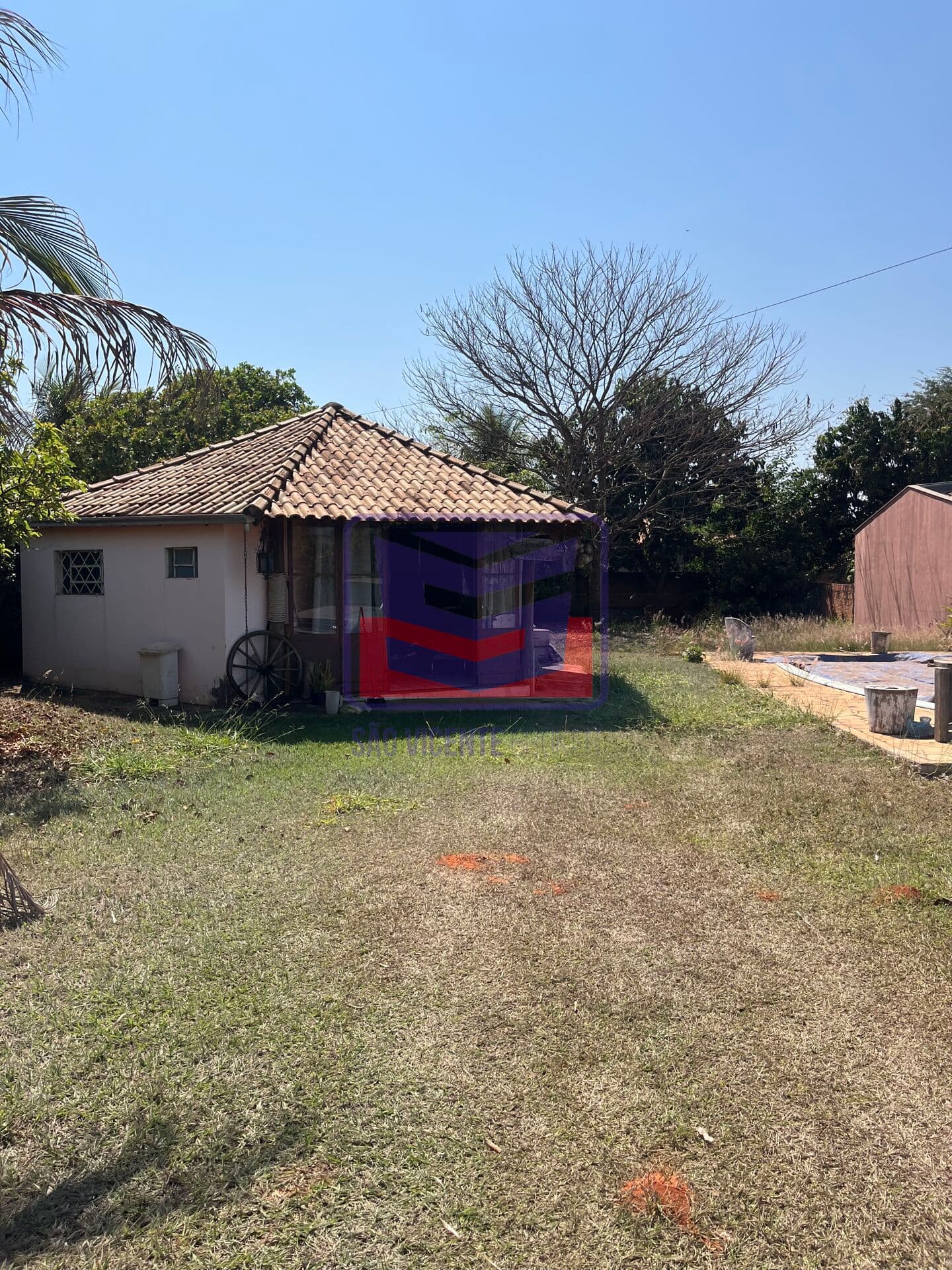 Rancho na avenida do Portal da Praia