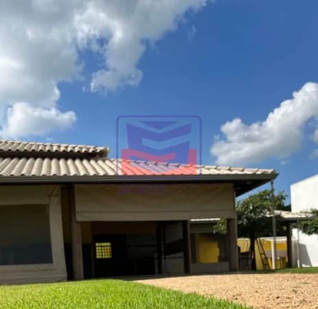 Rancho à venda na avenida de asfalto do condomínio!