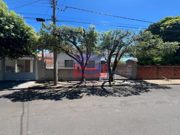 Casa para Venda em Excelente Localização próximo a Avenida