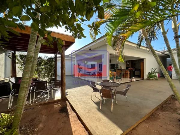 Casa Alto Padrão para Venda em Buritama