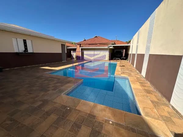 Casa com Piscina para Venda em Buritama