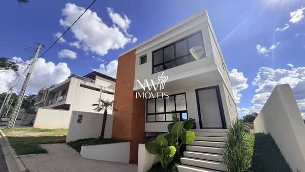 Casa ampla e bem ventilada e iluminada em Condomínio