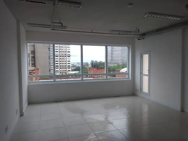 Sala para alugar no bairro Condomínio Centro Comercial Alphaville em Barueri/SP