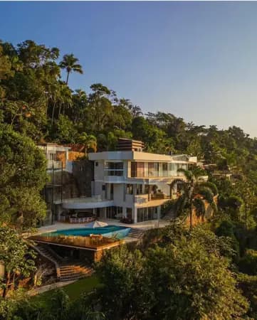 Vende-se Mansão à Beira-Mar com Heliponto e 4 Suítes – 5.000 m²