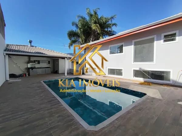 CASA TODA REFORMADA, DESOCUPADA E PRONTA PARA MORAR