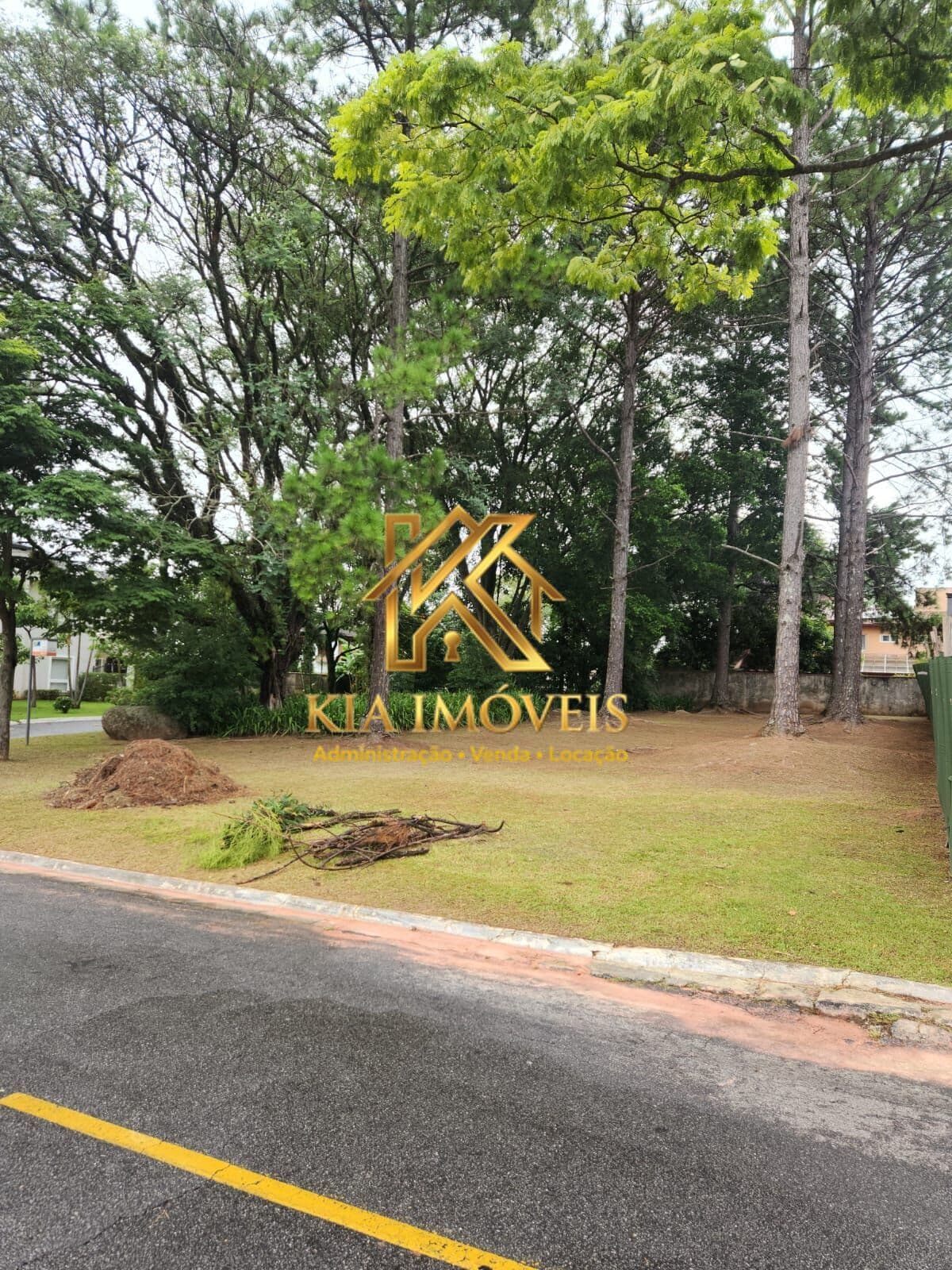Terreno à Venda no Alphaville 12 – 602m² | Esquina | Pronto para Construir
