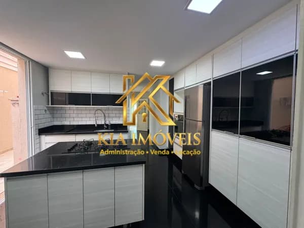 Casa para Locação com 4 Suítes, Piscina Privativa e Espaço Gourmet em Condomínio Fechado