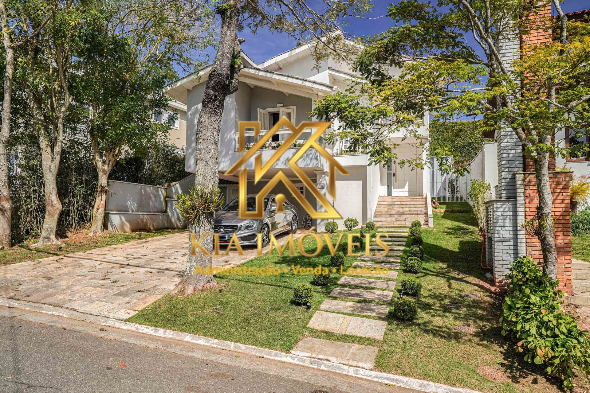 Casa à Venda na Aldeia da Serra – Morada dos Pinheiros