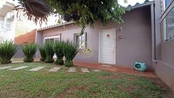 Você busca uma casa espaçosa, segura e bem localizada?Achou!