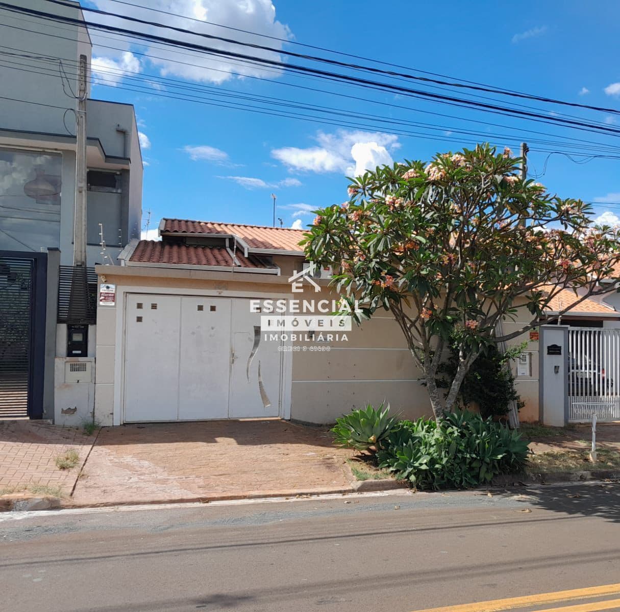 Casa à venda com 3 quartos + edícula com suíte no Residencial Terras do Barão