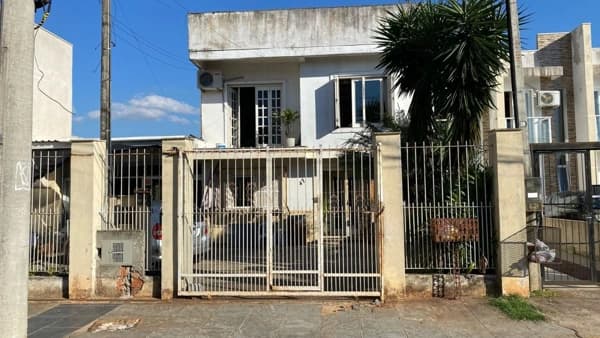Casa à venda no bairro Jardim do Bosque em Cachoeirinha/RS