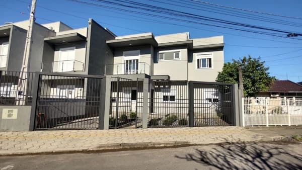 Sobrado à venda no bairro Parque da Matriz em Cachoeirinha/RS