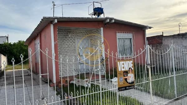 Casa à venda no bairro Parque Granja Esperança em Cachoeirinha/RS