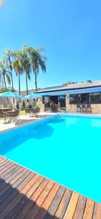 Casa com 6 dormitórios, sendo 4 suítes e 8 banheiros