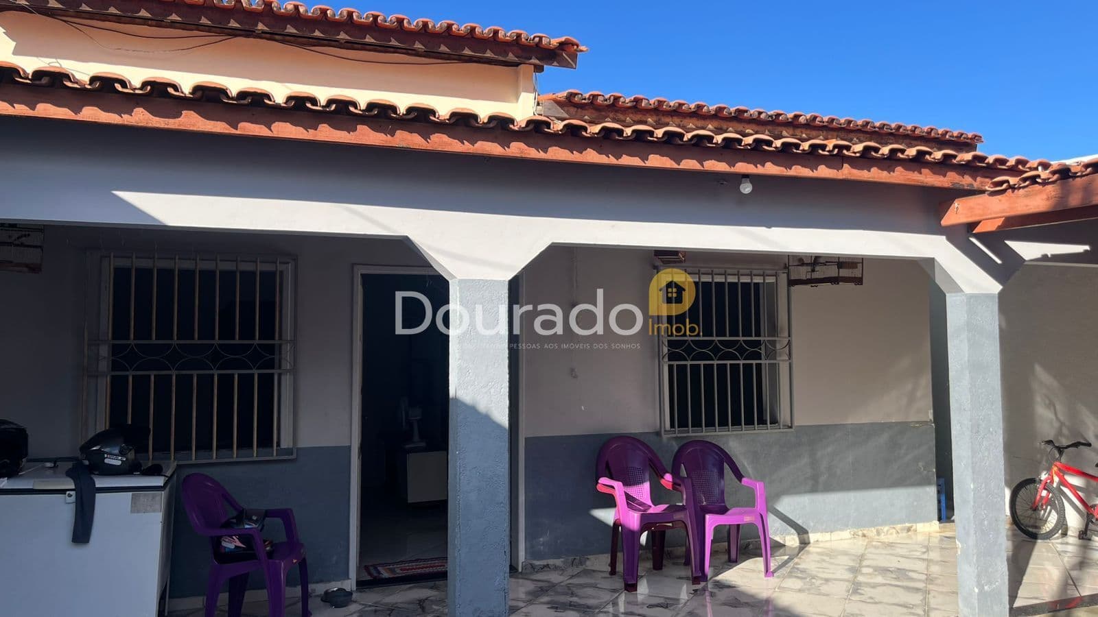 CASA COM SUÍTE E GARAGEM COBERTA À VENDA – 120m² NO JOÃO PAULO II!