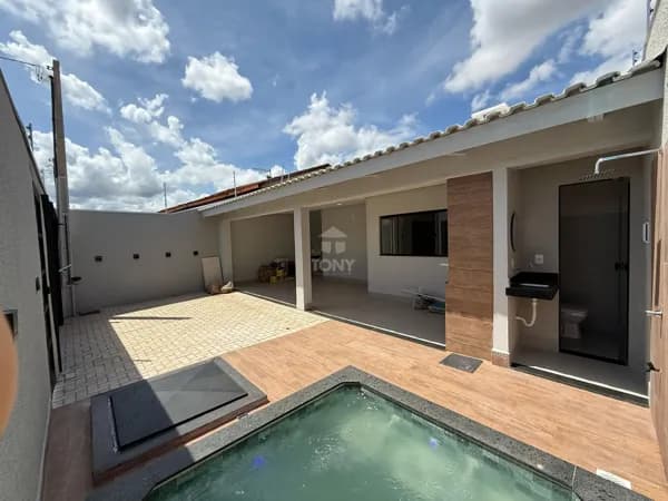 Casa na Quadra 806 Sul, 117m² com piscina