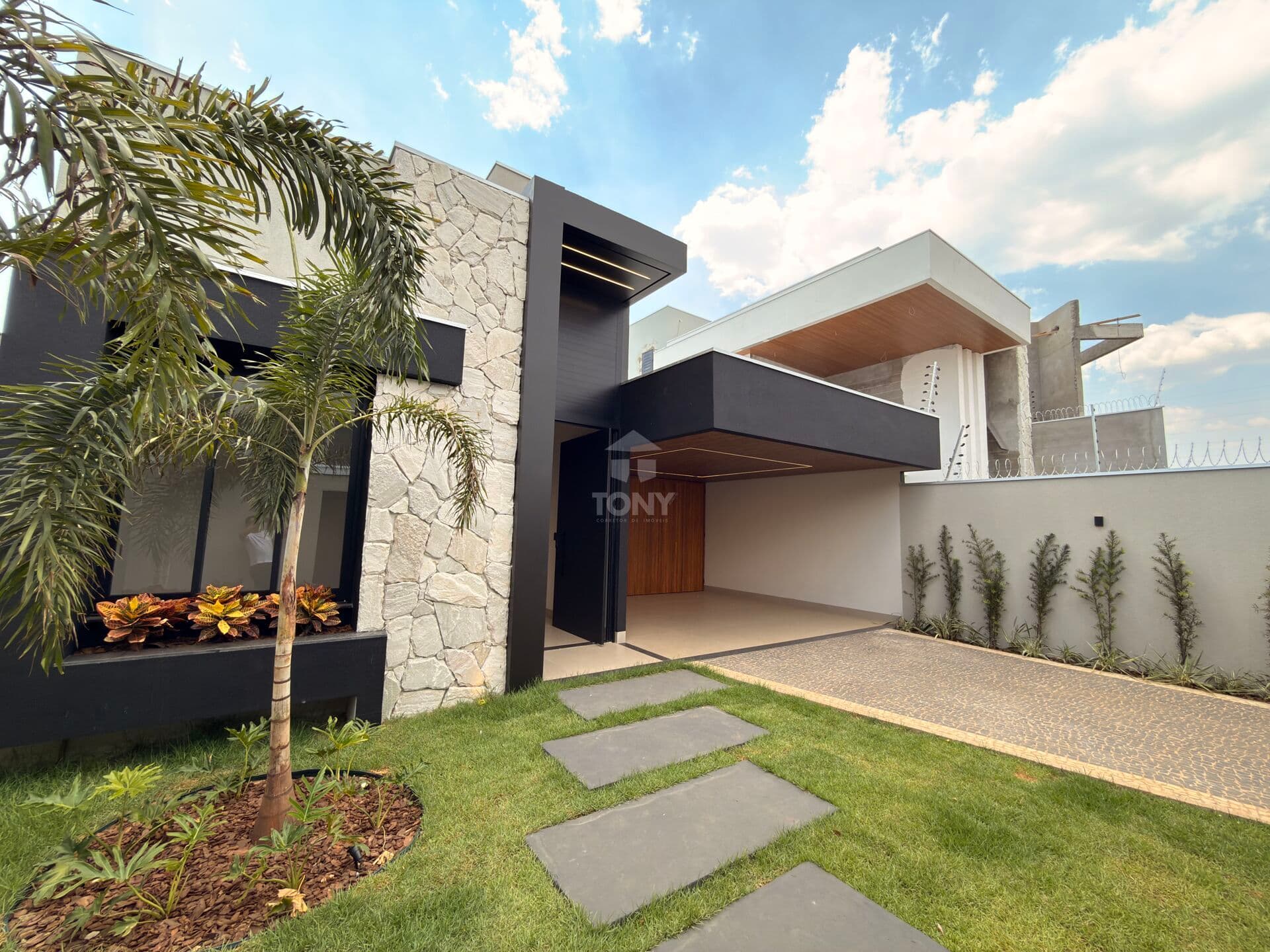Casa Alto Padrão 3 Suítes em Palmas - Quadra 505 Sul