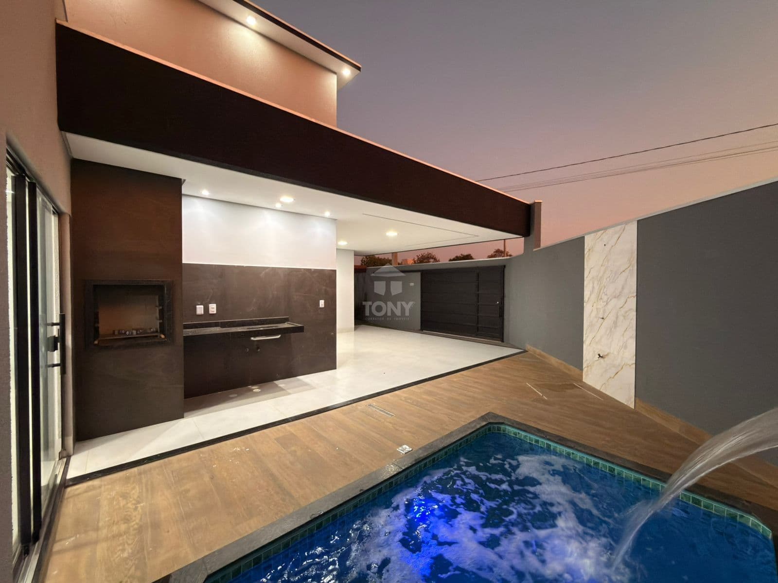 Casa Imponente e Elegante na 1504 Sul – 127m² | Terreno 200m²