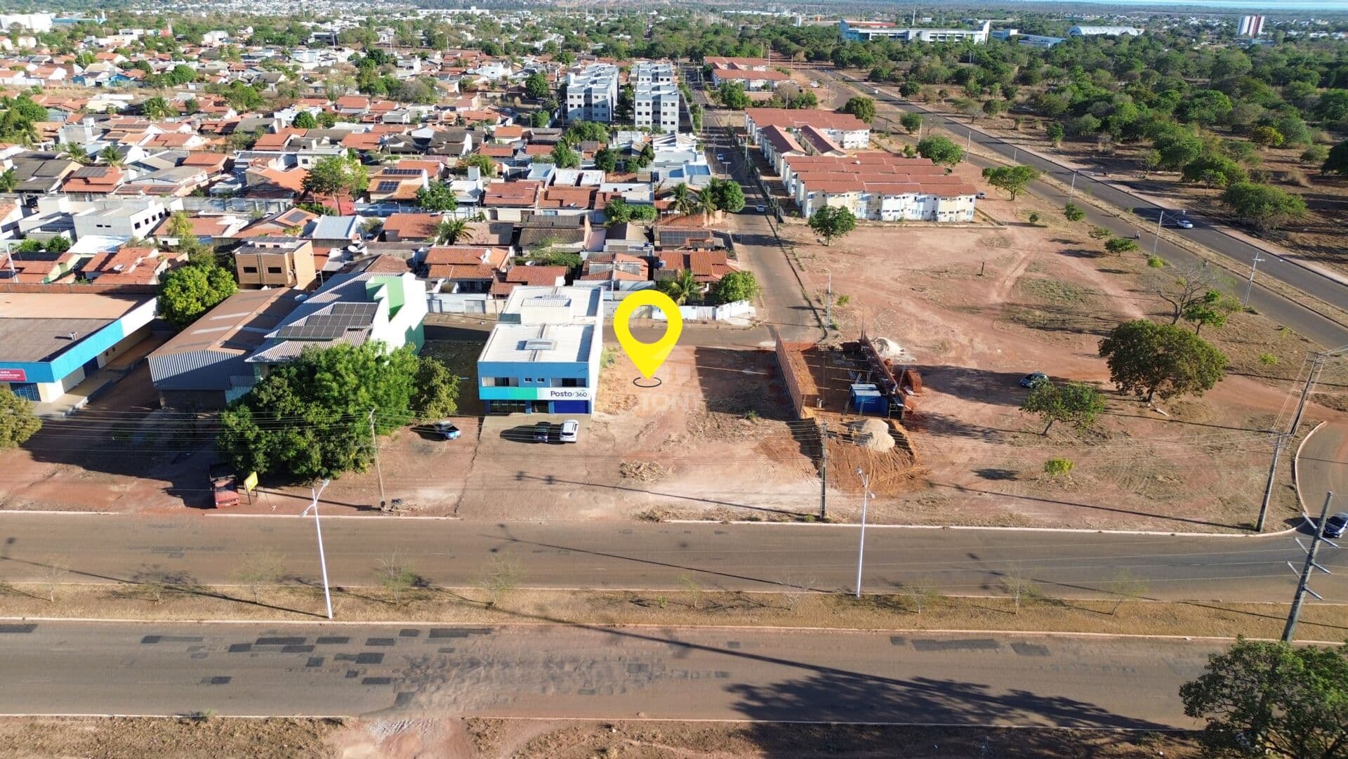 Terreno Comercial 300m² à Venda na Avenida LO 29
