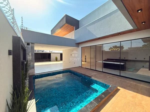 Casa de Alto Padrão à Venda em Palmas - 4 Quartos (3 Suítes, 1 Master com Closet) com piscina