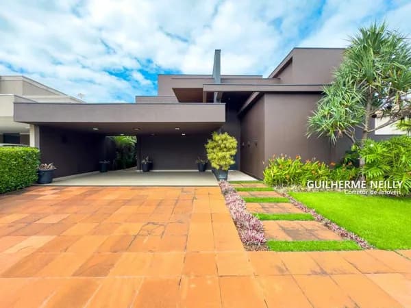 Casa no Condomínio Damha V