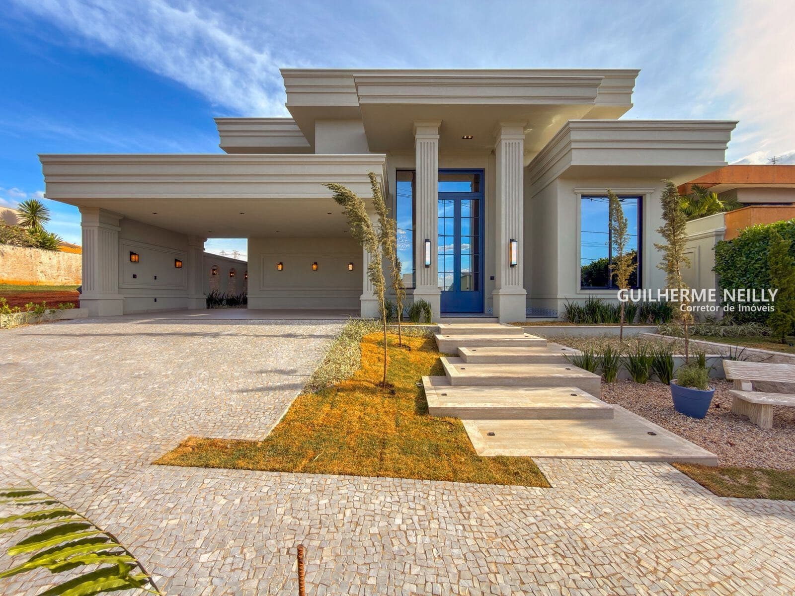 Casa automatizada com 4 suítes e 720m² - Golden Park