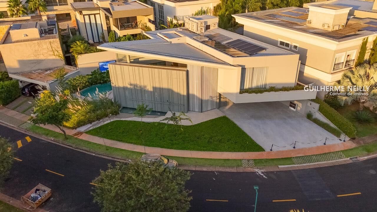 Casa com 4 suítes automatizada à venda no condomínio Quinta do Golfe Residencial