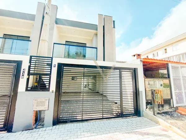 Sobrado 3 dormitórios a 500m da praia no Itacolomi