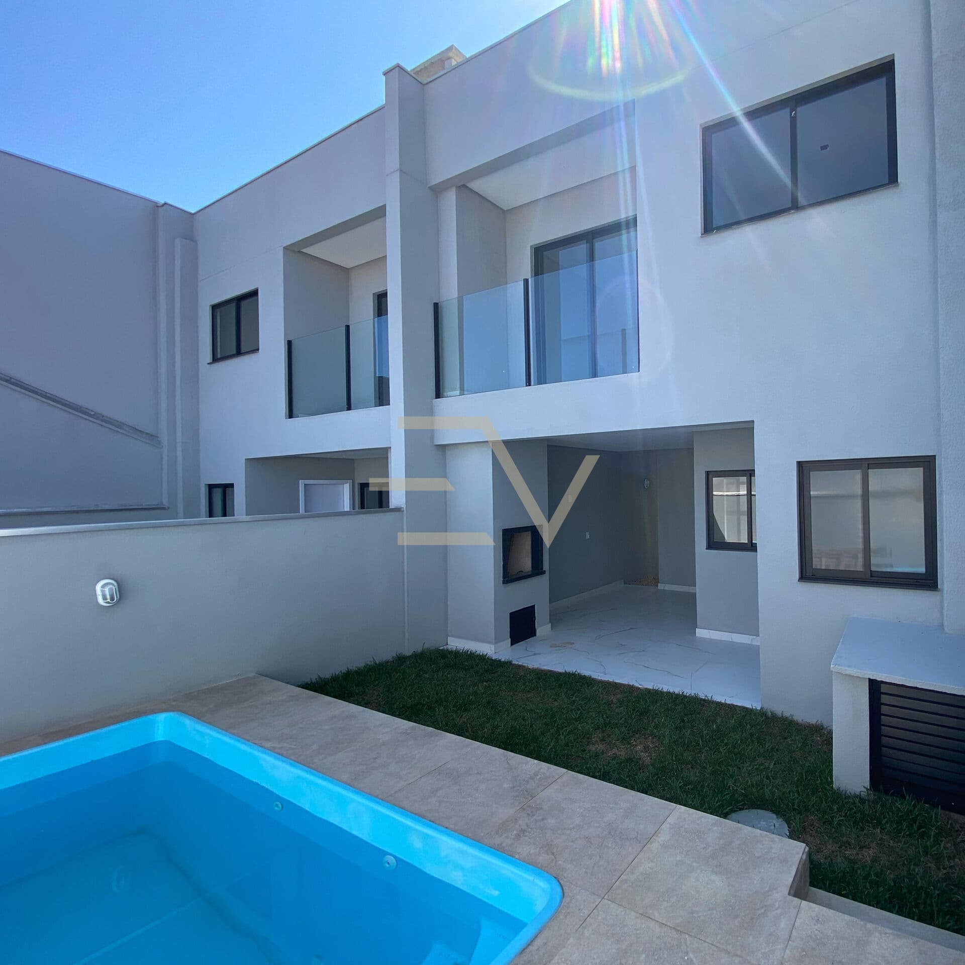 Sobrado Alto Padrão, 3 dormitórios com Piscina no Itacolomi