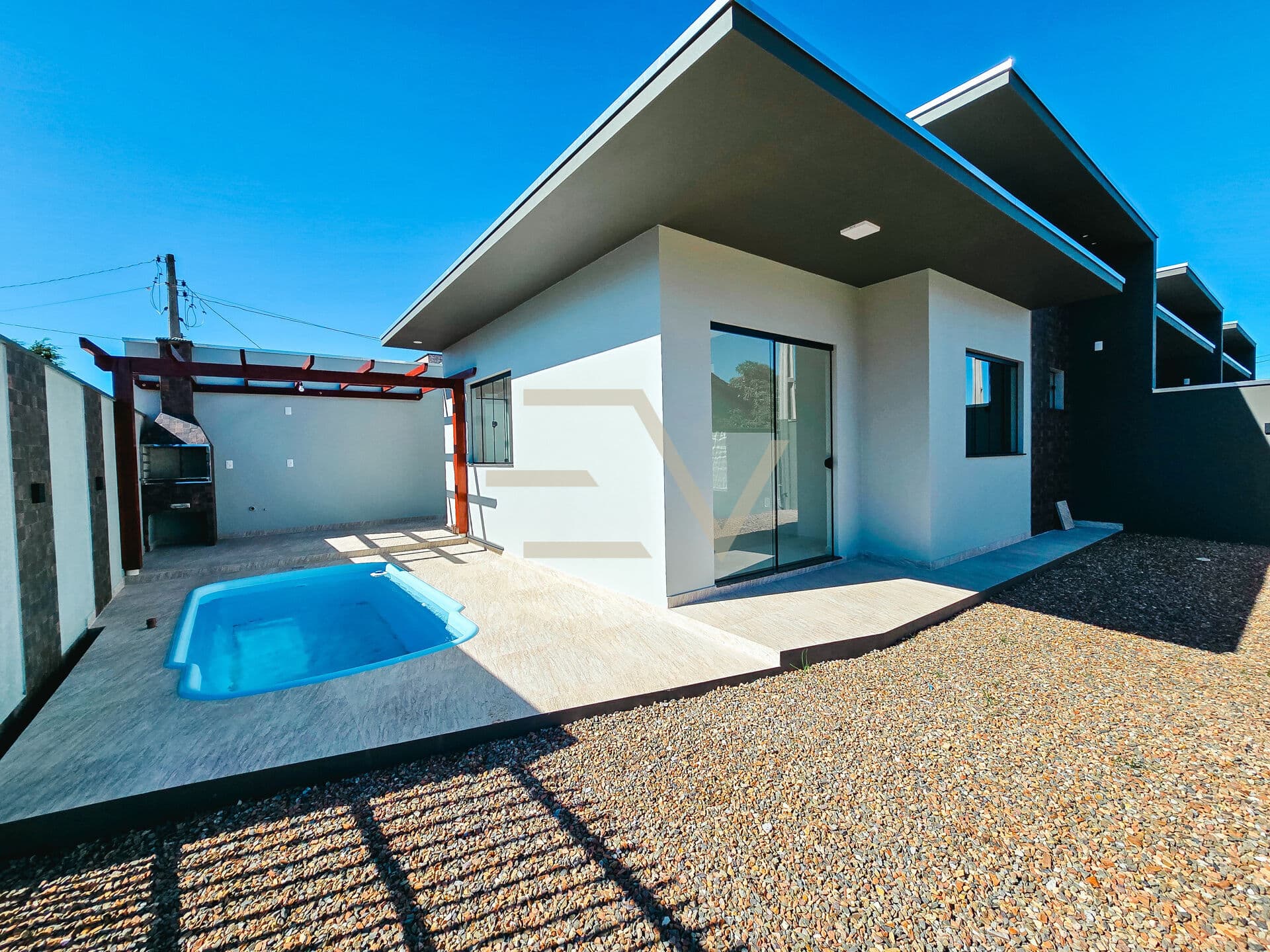 Casa 2 dormitórios com Piscina em Itajuba
