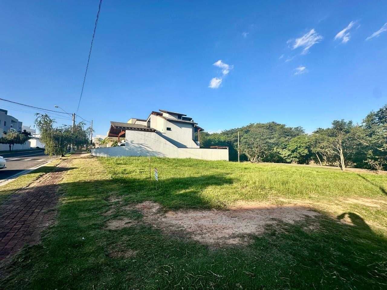 TERRENO A VENDA DE ESQUINA NO CONDOMÍNIO RESIDENCIAL LAGOS D’ICARAÍ - SALTO/SP