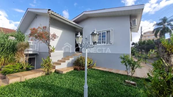 Excelente casa a venda com 3 dormitórios e espaço comercial!