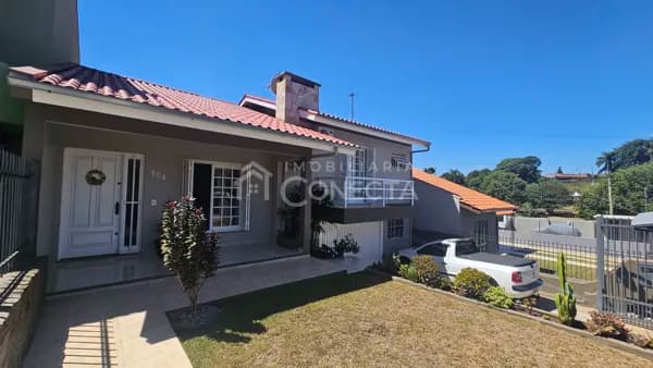 Casa a venda a uma quadra da Avenida com 3 dormitórios!