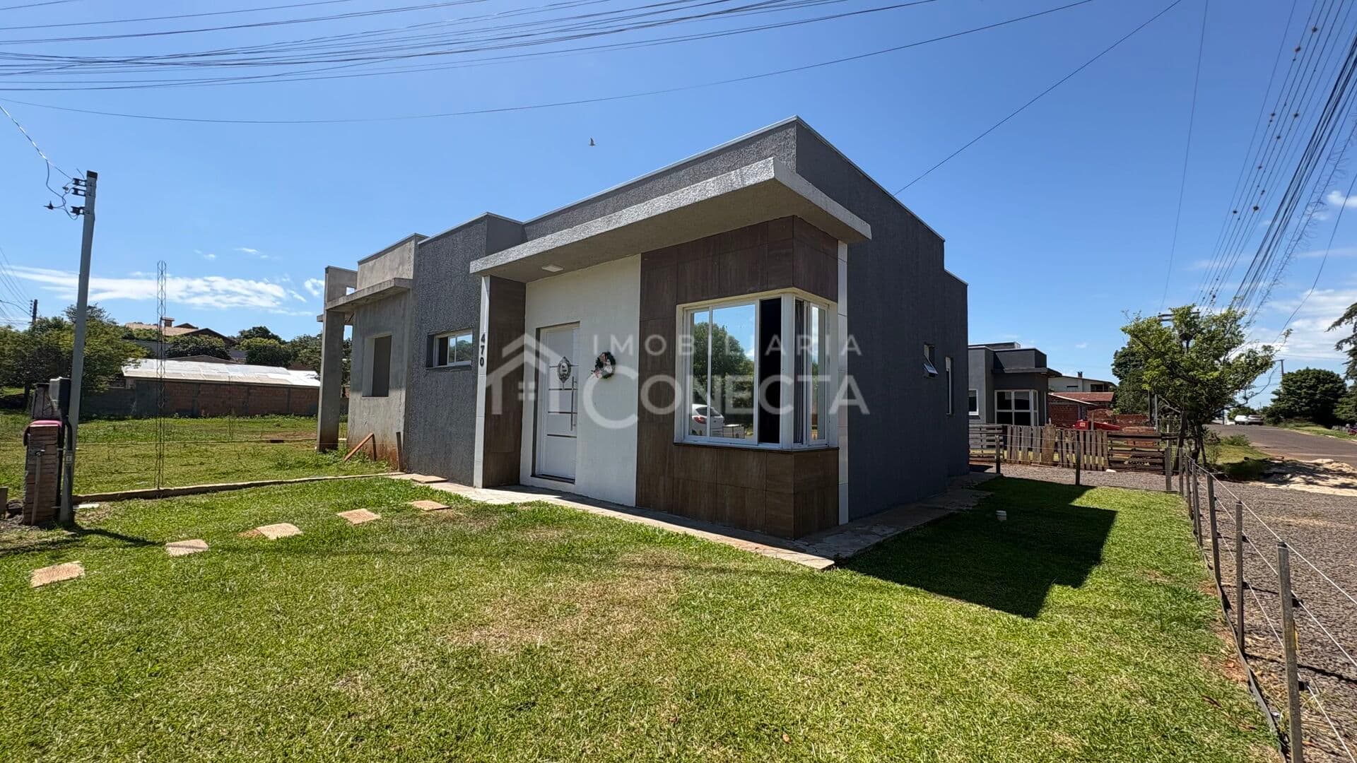 Casa a venda com 2 dormitórios semi mobiliada!